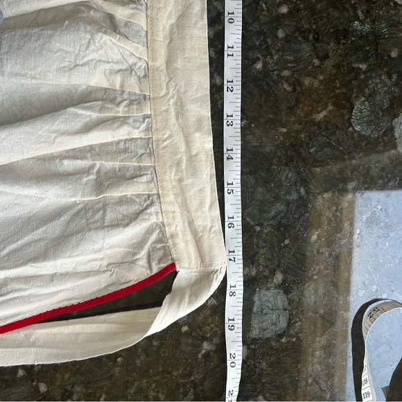 Vintage embroidered floral apron with pocket. Super cute. Homemaker. Cottagecore - Picture 6 of 10